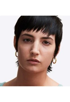 MAC Studio Radience Face & Body Radient Sheer Foundation - Foundation - C2 9 MAC Studio Radience Face & Body Radient Sheer Foundation - Foundation - C2 -Mac 0cc20b09b75d43d188bca2252579c758