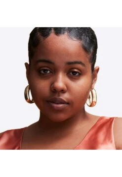 MAC Studio Radience Face & Body Radient Sheer Foundation - Foundation - C6 -Mac 1654becfeadb43769b61b1fbef7075fd