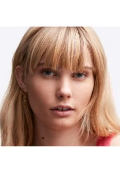 MAC Studio Radience Face & Body Radient Sheer Foundation - Foundation - C1 -Mac 4e52db6983854fdcaed78e92feaa2573