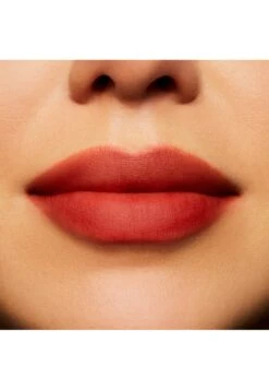 MAC Powder Kiss Liquid Lipcolour - Vloeibare Lippenstift - Devoted To Chili -Mac 594c94a77b934830bc678d131d978c33