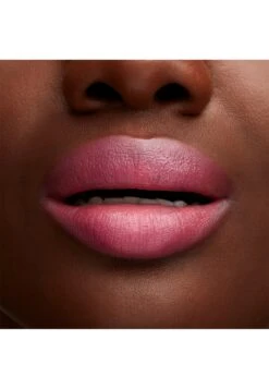 MAC Lustreglass Lipstick - Lippenstift - Pout Of Control 10 MAC Lustreglass Lipstick - Lippenstift - Pout Of Control -Mac 6a350629518f4b93b70cf4c54a01e316