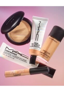 MAC Strobe Dewy Skin Tint - Getinte Dagcrème - Medium 4 17 MAC Strobe Dewy Skin Tint - Getinte Dagcrème - Medium 4 -Mac 6a9f520adcb648db9fe3ad49f92bfe48