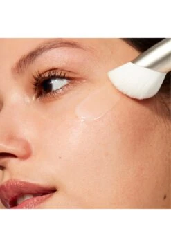 MAC Hyper Real 001 Serum + Moisturizer Brush - Make-Upkwastje - N/A -Mac 9198bec98a644c4097456f76d4af89a3