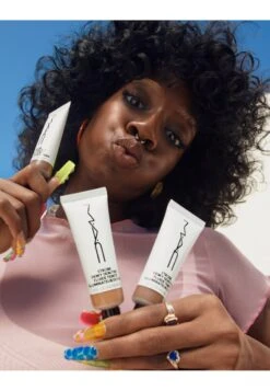 MAC Strobe Dewy Skin Tint - Getinte Dagcrème - Medium 1 15 MAC Strobe Dewy Skin Tint - Getinte Dagcrème - Medium 1 -Mac ac2a677e3bab4981ae392098a8a70191