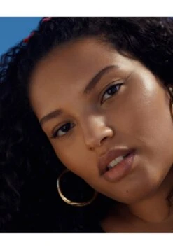 MAC Strobe Dewy Skin Tint - Getinte Dagcrème - Deep 2 14 MAC Strobe Dewy Skin Tint - Getinte Dagcrème - Deep 2 -Mac b70821e5e80b4d7380884bc65ad537dc