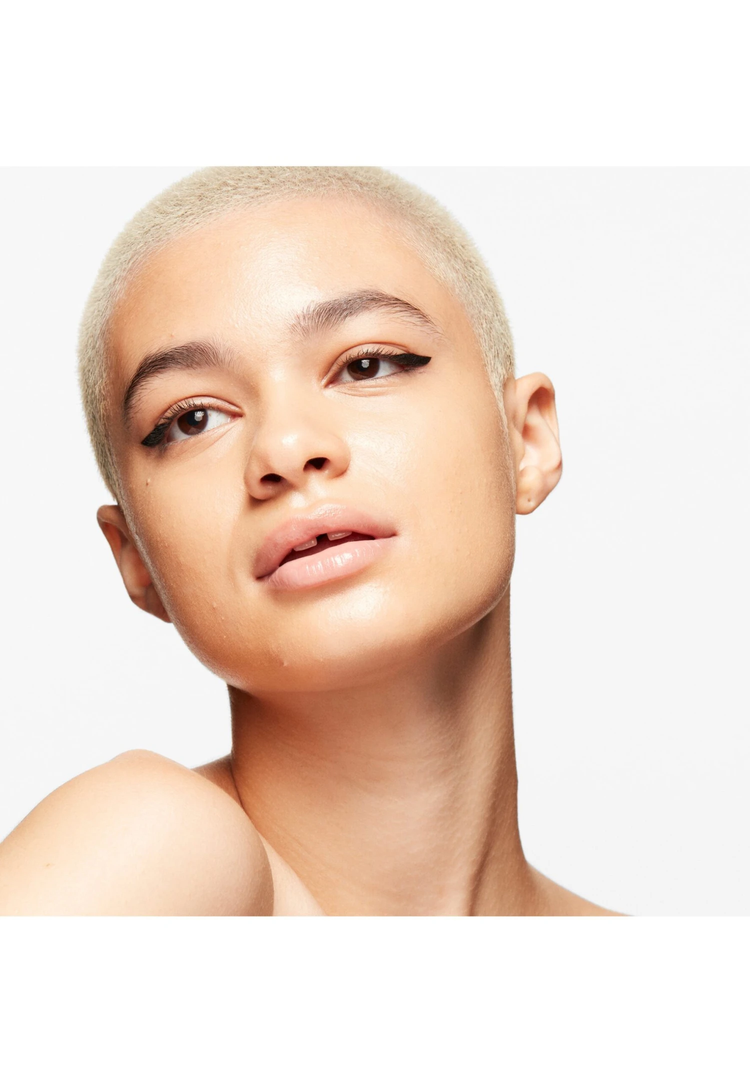 MAC Strobe Dewy Skin Tint - Getinte Dagcrème - Medium 1 4 MAC Strobe Dewy Skin Tint - Getinte Dagcrème - Medium 1 - Afbeelding 2