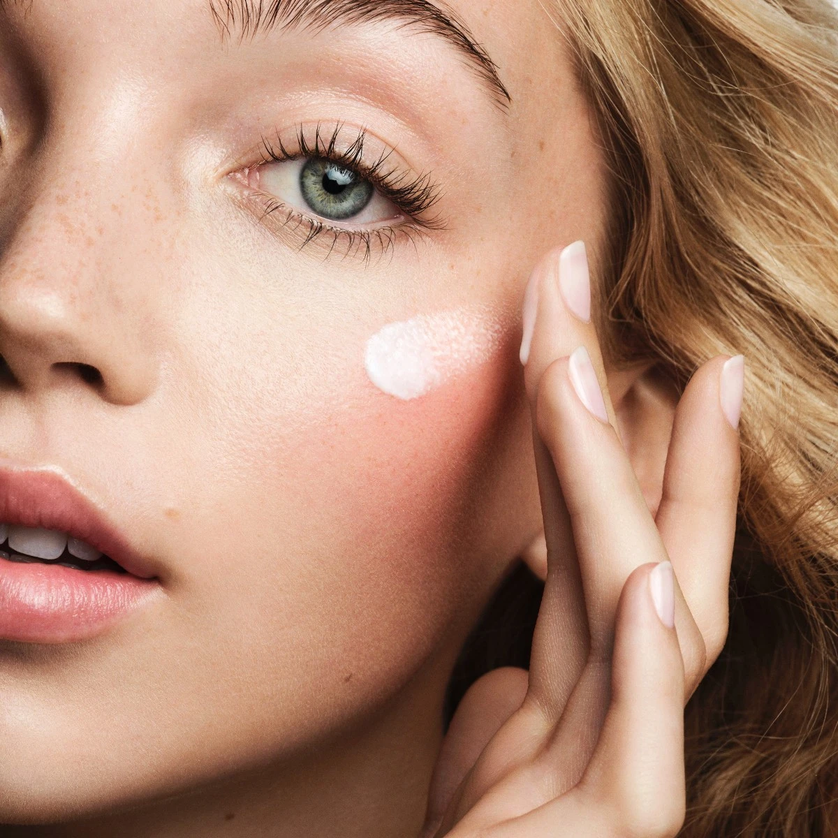 Studio Radiance Dew Drench All-Day Hydrating Primer 10 Studio Radiance Dew Drench All-Day Hydrating Primer - Afbeelding 8