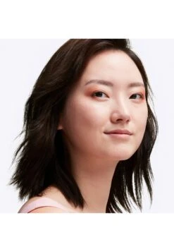 MAC Studio Radience Face & Body Radient Sheer Foundation - Foundation - N1 -Mac fc18f6345c4f424eaf08dd2dfb532795